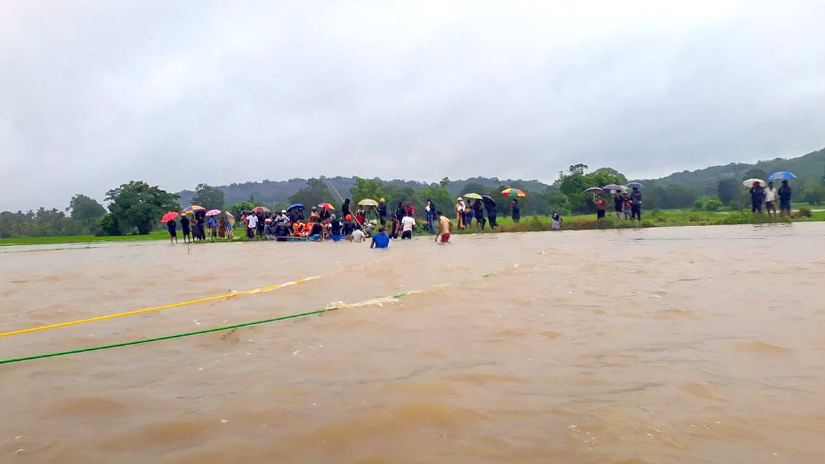 Rescue efforts underway in Mahawa and Eluwankulam