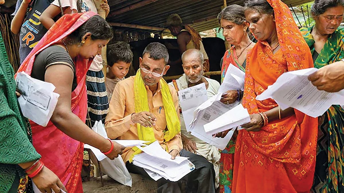 SIR exercise in UP (photo: Getty iamges)