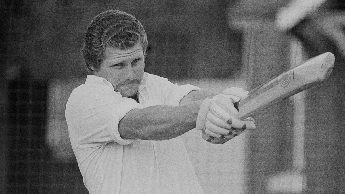 Robin Smith in full blow. 