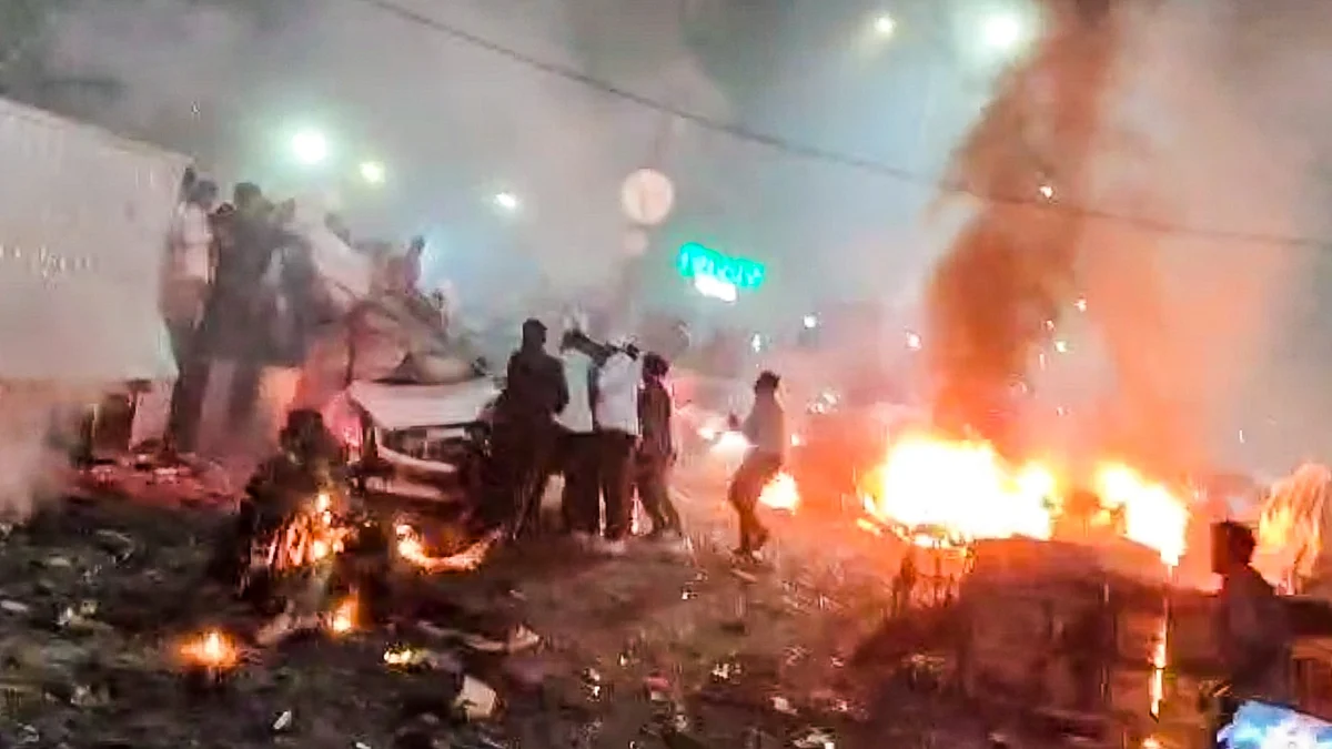 Rescue teams work at the blast site near Red Fort in New Delhi on 10 November.
