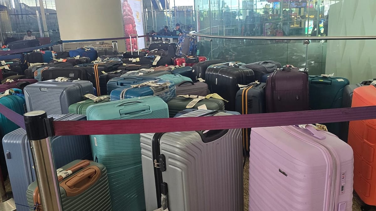 Baggage of IndiGo passengers lying at Mumbai airport