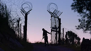 Forest fire along LoC triggers landmine explosions in Poonch