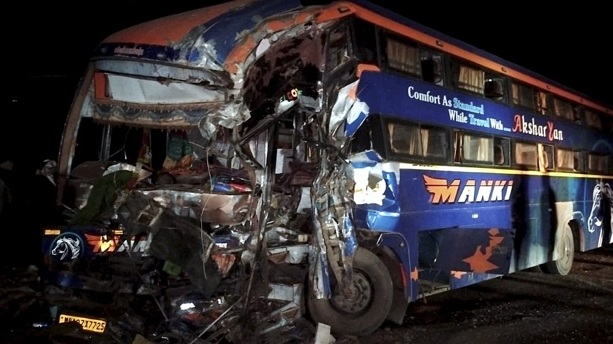 4 killed, 27 hurt in bus-truck collision on Jaipur-Bikaner national highway