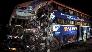 4 killed, 27 hurt in bus-truck collision on Jaipur-Bikaner national highway
