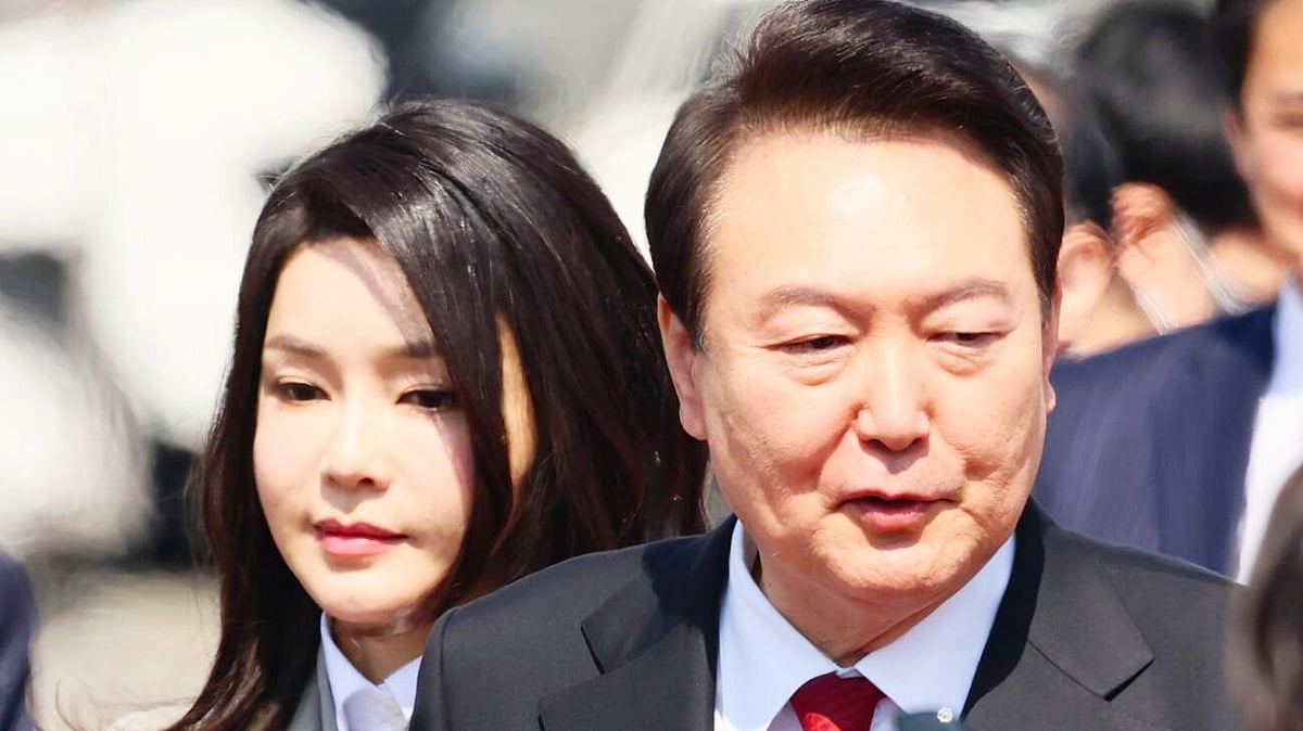 Former S. Korean President Yoon Suk-yeol with wife Kim Keon-hee