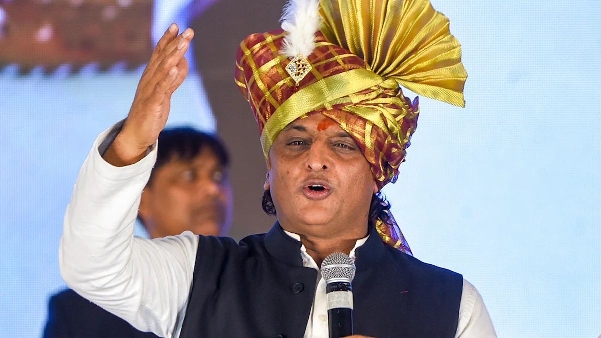 Samajwadi Party president Akhilesh Yadav addresses a public rally in Hyderabad.