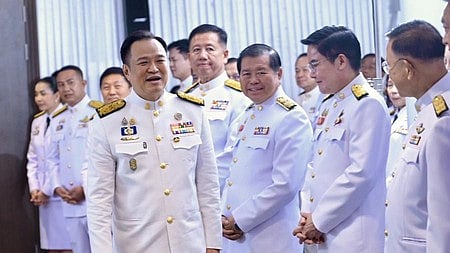Anutin Charnvirakul and his top officials