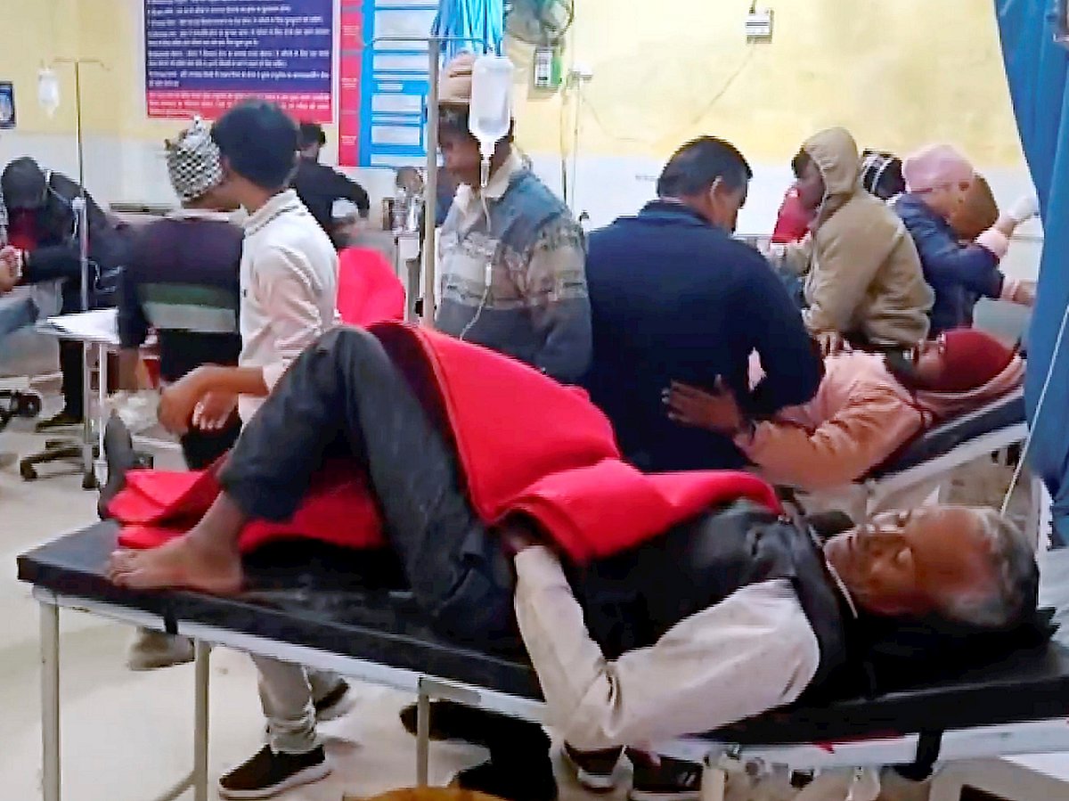 Injured people receiving treatment at a hospital near Mathura. (Photo: PTI)