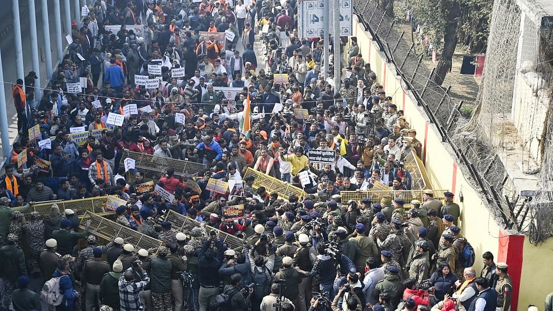 Protests over Bangladesh lynching turn violent in Kolkata and Delhi