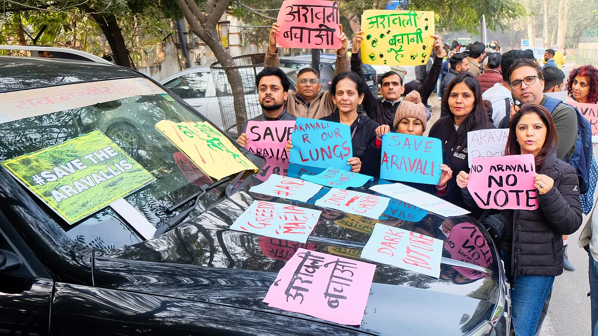 Members of Aravalli Bachao Sanstha protesting in Gurgaon
