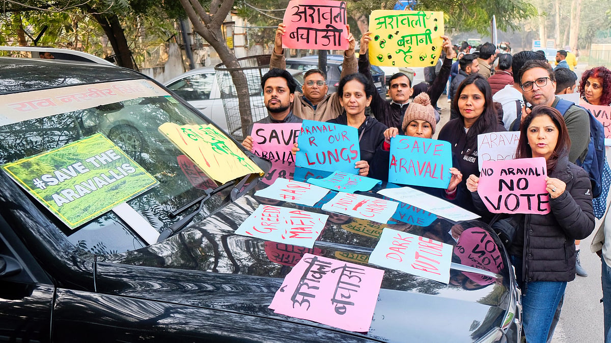 Members of Aravalli Bachao Sanstha protesting in Gurgaon