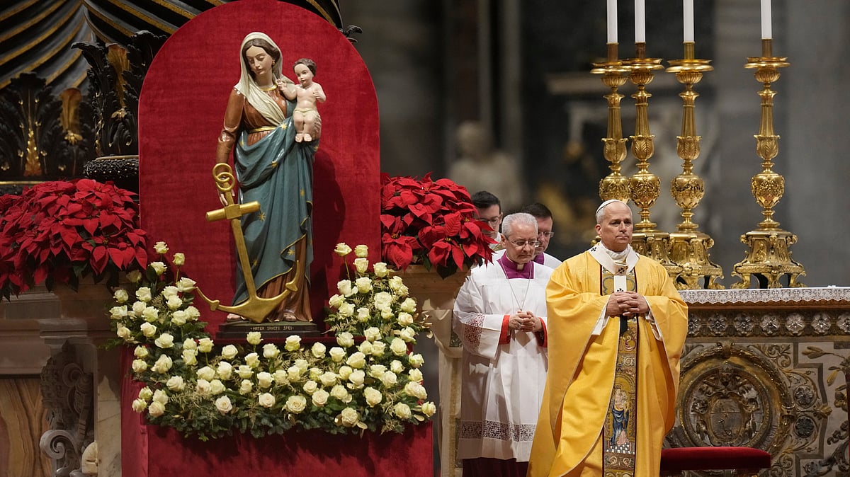 Faithful flock Bethlehem, Pope Leo XIV celebrates his first Christmas Eve mass 