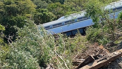 13 killed, 98 injured after passenger train derails in Mexico