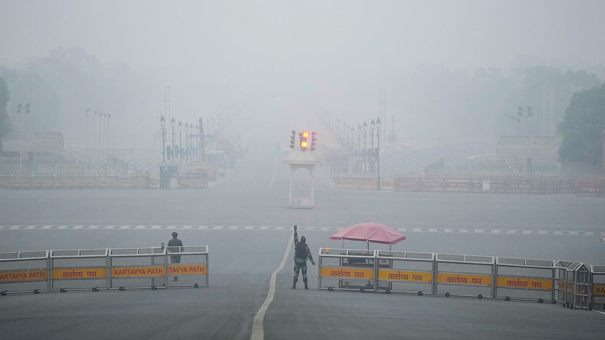 Smog and fog shroud Delhi, air quality poor; IMD issues Yellow Alert