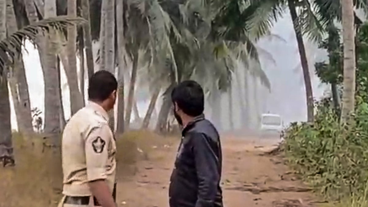 Expert teams arriving from Delhi, Mumbai to douse gas well blaze in Andhra