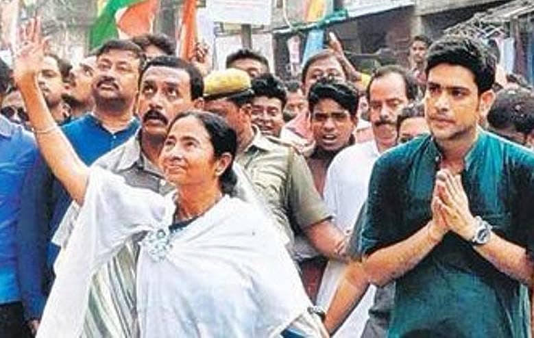Laxmi Ratan Shukla (extreme right) with West Bengal CM Mamata Banejee