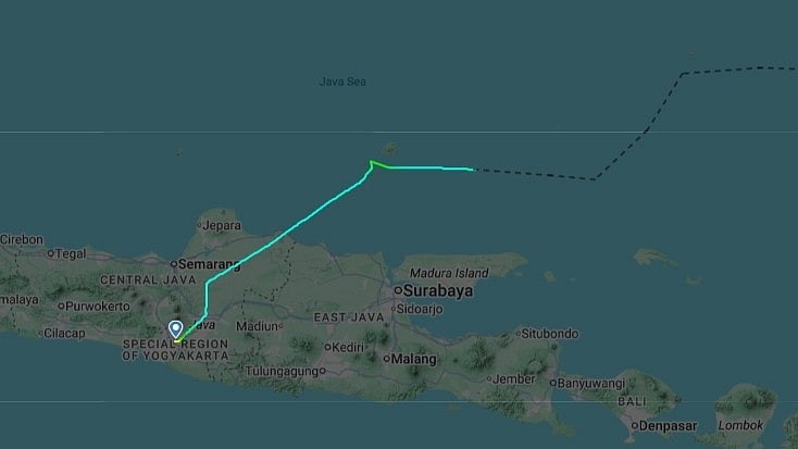Aircraft loses contact over South Sulawesi, Indonesian authorities launch search