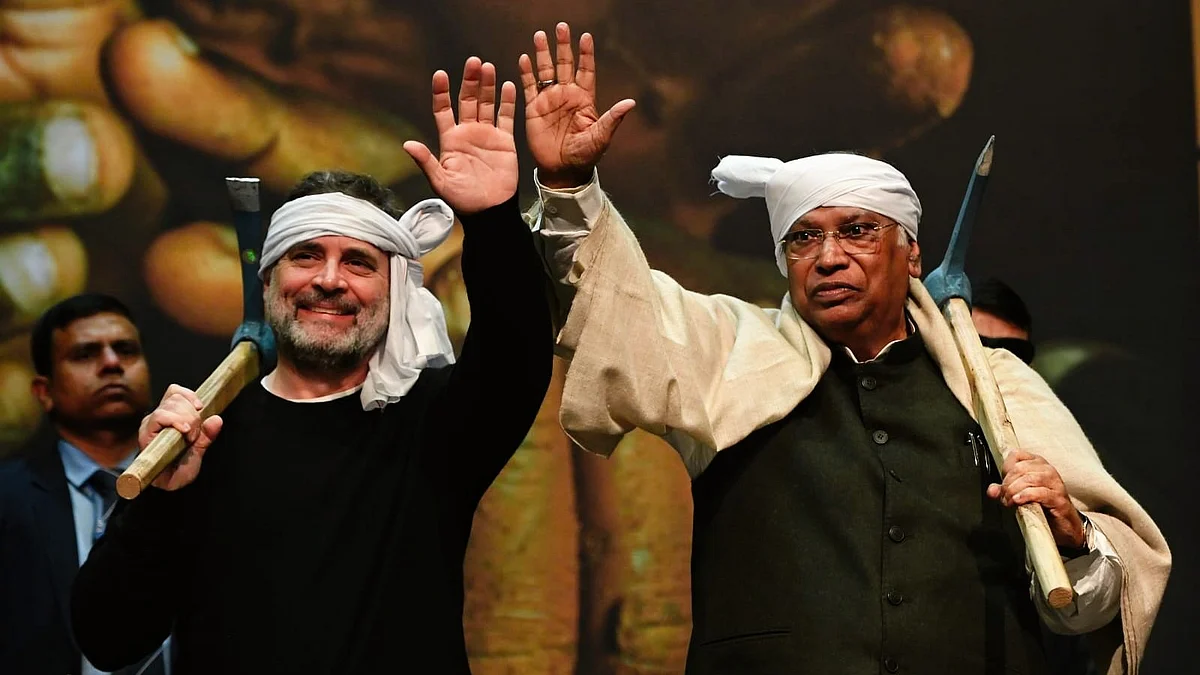 Rahul Gandhi and Mallikarjun Kharge greet attendees dressed as rural workers