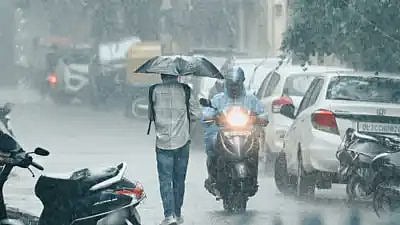 Delhi welcomes first rain of the year, air quality sees improvement