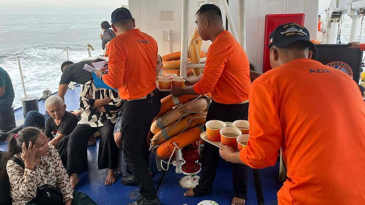 13 dead, over 100 missing after ferry sinks in Philippines