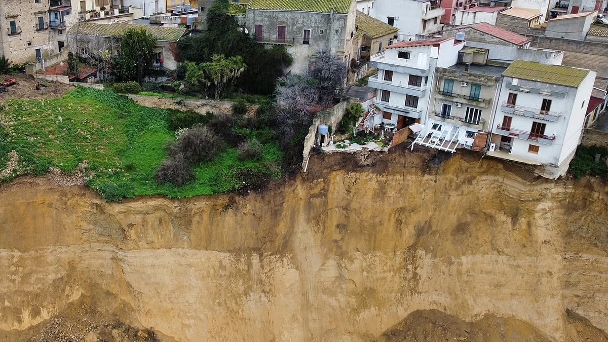 Italy: Meloni tours disaster-hit Niscemi after massive landslide