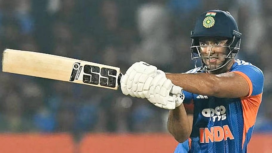 T20 World Cup: Ravi Shastri has a word of caution for defending champions