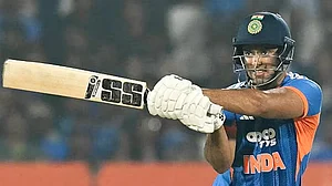 T20 World Cup: Ravi Shastri has a word of caution for defending champions