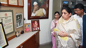 Sunetra Pawar set to meet PM Modi amid NCP leadership row