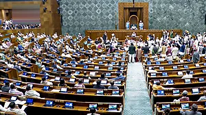 Congress recalls 2004 LS standoff as deadlock continues over prez address
