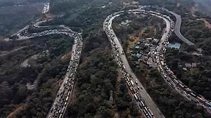 Mumbai-bound traffic on Mumbai–Pune Expressway restored after 33 hours