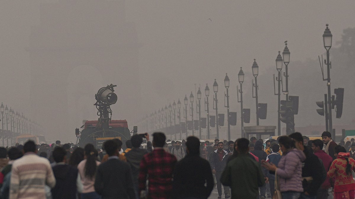 Unseasonal fog, rising heat, deepening air pollution hit Delhi-NCR