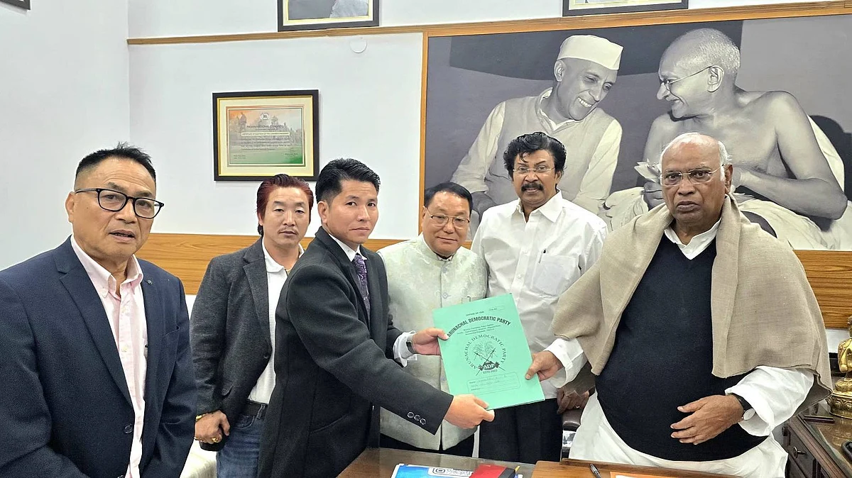 APCC president Bosiram Siram submitted a memorandum to Mallikarjun Kharge.