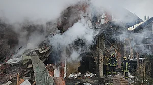 Russian drone strike kills 2 in Zaporizhzhia as Ukraine pushes for peace talks revival