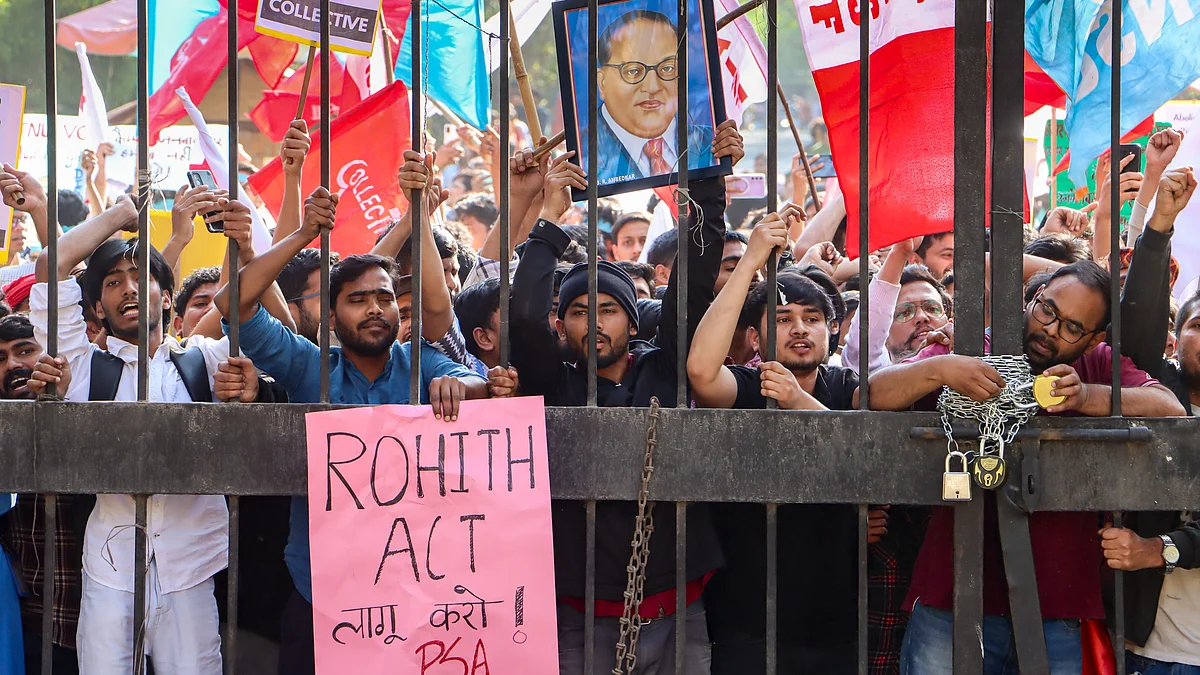 JNUSU members protest in New Delhi.
