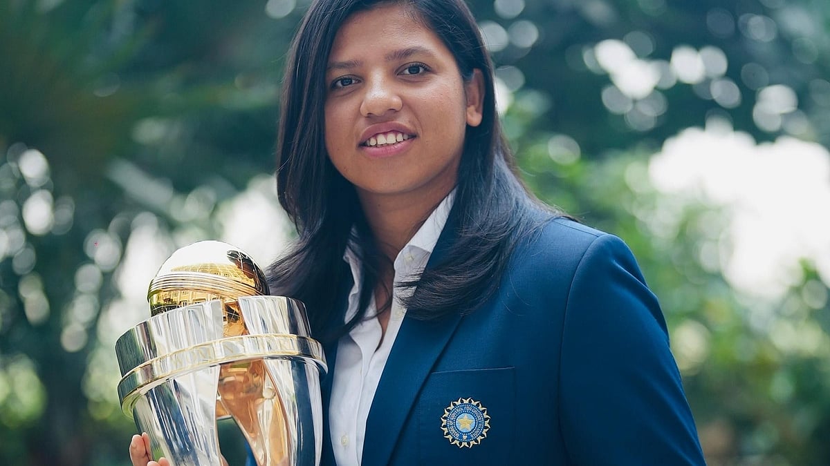 Richa Ghosh with the World Cup trophy