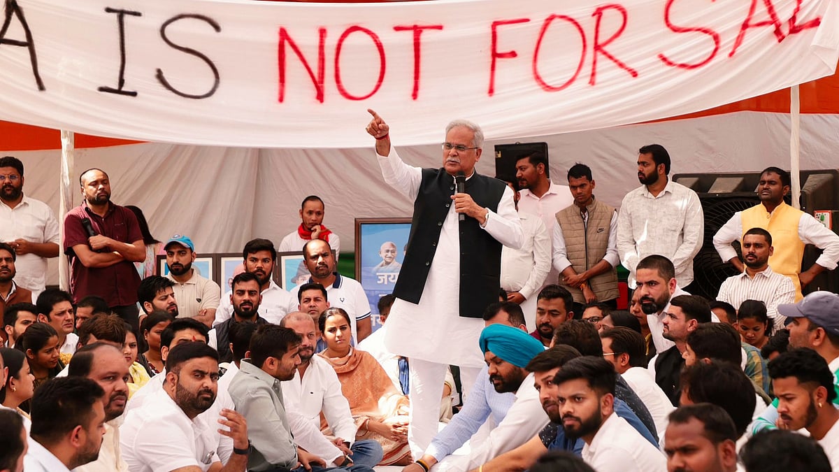 Former Chhattisgarh CM Bhupesh Baghel joins the IYC protest at the Press Club