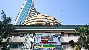 Indian markets tumble as oil surge fuels inflation and currency concerns