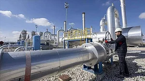 European gas prices jump 45% as Qatar halts LNG output after regional escalation