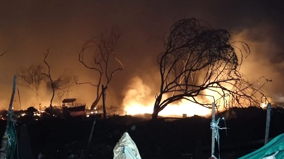 Massive fire guts nearly 400 slums near Matiala fish market in Delhi
