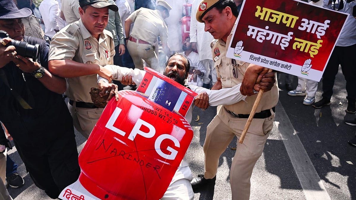 Govt bars LPG connections and refills for consumers with PNG supply