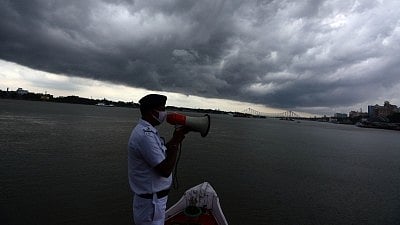 Squall brings down mercury in Kolkata by 5 degrees, more thunderstorms likely
