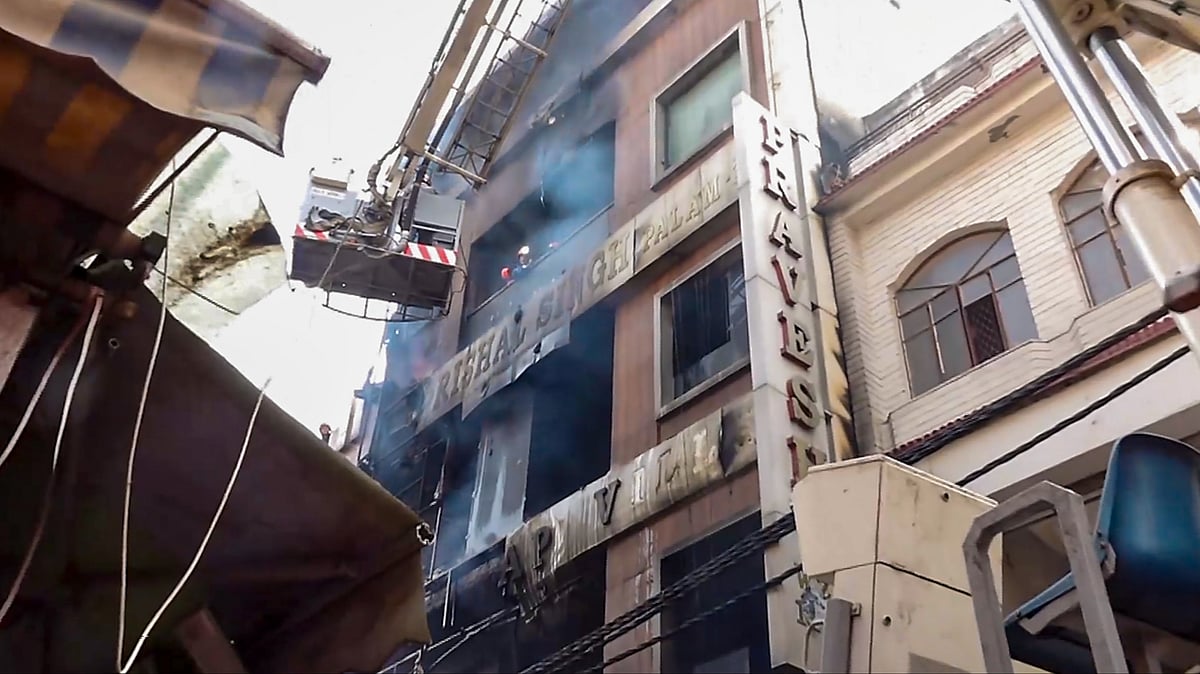 Delhi: BJP, AAP leaders clash in Palam after fire killed 9