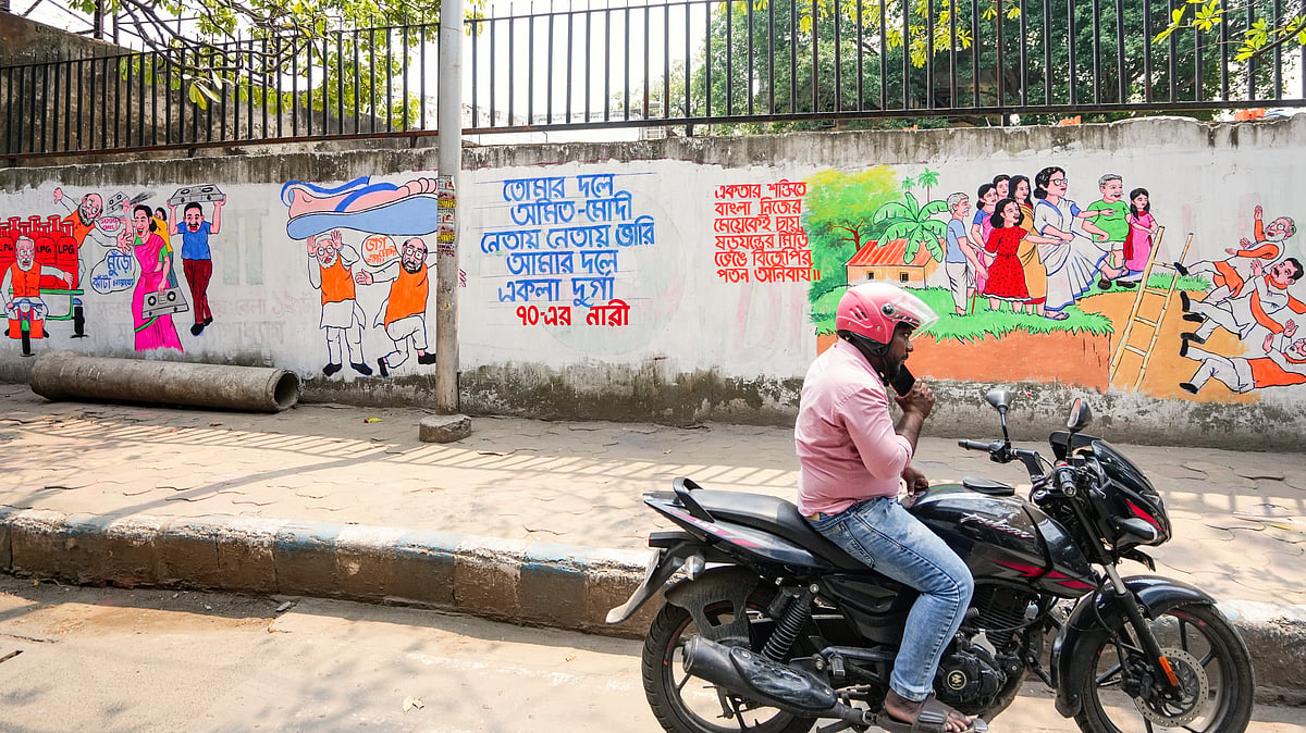 Wall graffiti for the West Bengal Assembly elections, in Kolkata, 25 March