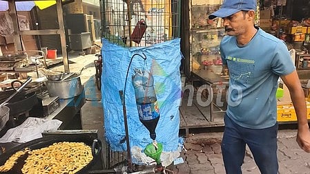 From waste to flame: Prayagraj vendor’s oil-powered ‘magical stove’