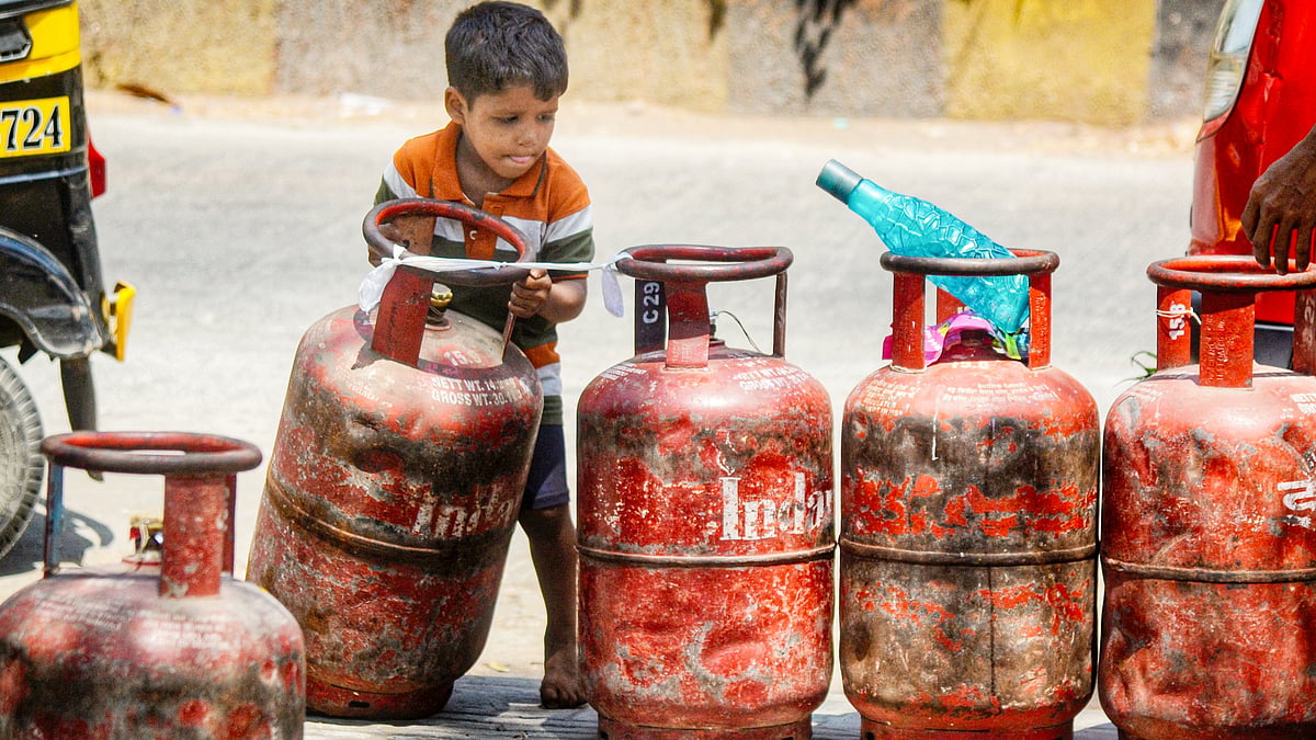 A child attempts to carry an LPG cylinder amid disruptions in supplies in Navi Mumbai, 4 April