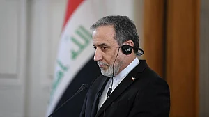 Iran FM condemns US-Israel strike near Bushehr, warns of deadly fallout