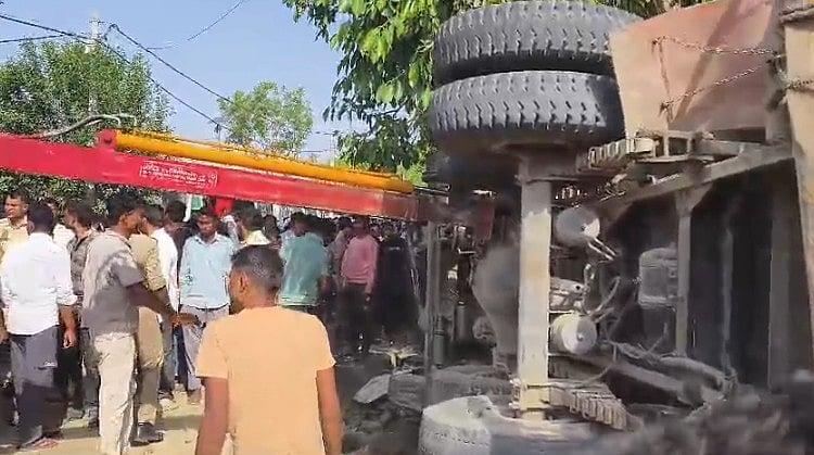 Two dead, several trapped as coal-laden truck runs amok in UP’s Kannauj