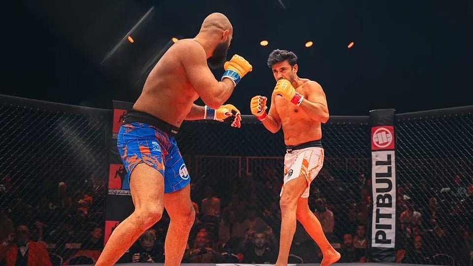 Sangram Singh (right) on way to his win against Florian Coudier