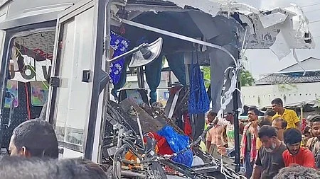 Locals join rescue efforts after crash on Delhi-Mumbai Expressway.