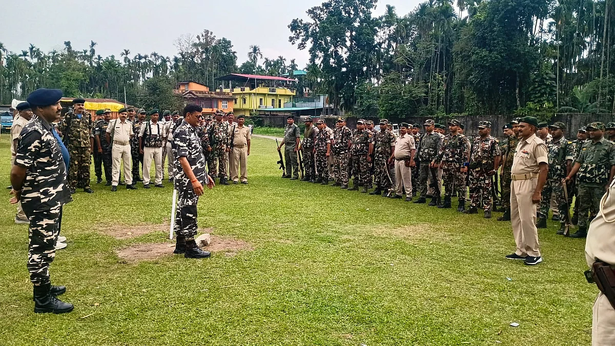 A discussion with commandants and company commanders of BSAP F-5 Coy and 361 CRPF Coy in Jalpaiguri